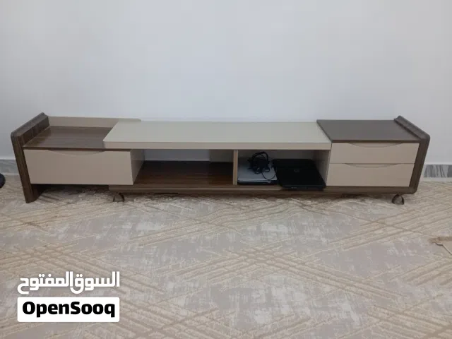 طاولة تلفزيون