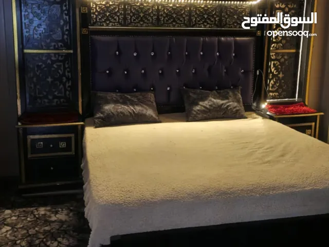 غرفه نوم ماستر تفصيل خشب لاتيه خزانه + تواليت + تخت + كمدينات كامله بدون الفرشه 190 دينار