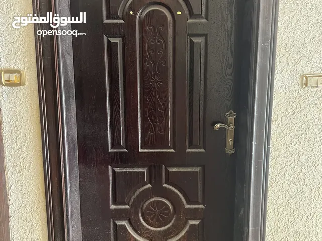 ابواب خشب مستعمل بحالة ممتازة