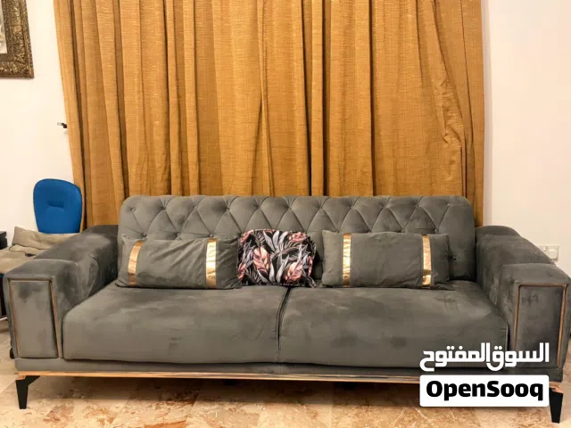 كنب بحالة الجديد غير مستخدم تقريبا
