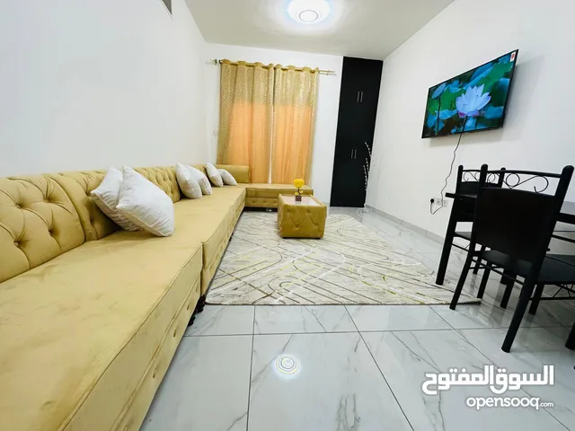 z9 غرفتين وصاله -شهري مفروش -بالنعيميه 1-بجوار فندق العين -وقريب من محطه الباص -وشارع الاتحاد