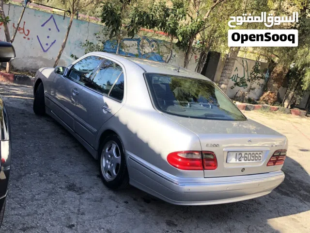 2001, مرسيدس بنز, الفئة-E, E 200