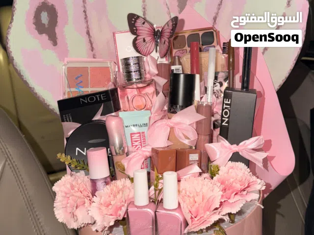 بكج مكياج مميز بمناسبة عيد الأم  دلّعي أمك بهدية ناعمة وراقية، بكج مكياج مرتب بعناية ليكون الهدية