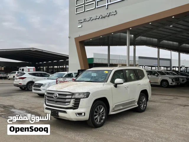 تويوتا لاندكروزر جي اكس ار 4 جلد و شاشات خلفية 2025