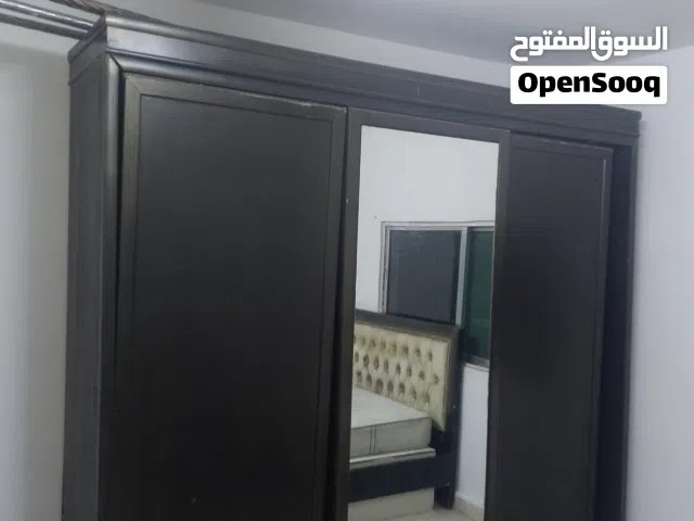 غرفة نوم تفصيل كبيرة جدا وثقيله خشب لاتيه 18 كاملة للبيع بسعر مغري تحتاج مرايا فقط الايطار موجود
