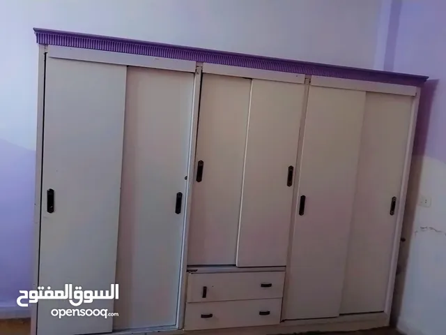 خزانه لون ابيض خشب زان