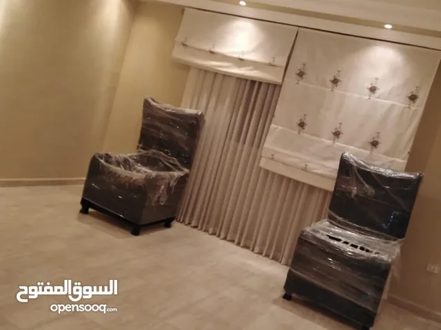كراسي عدد 2 تفصيل وكالة بالجلاتين لم يستخدم خشب وملبس قماش مخمل ملوكي تكلفتهم 600 البيع بأقل سعر الت