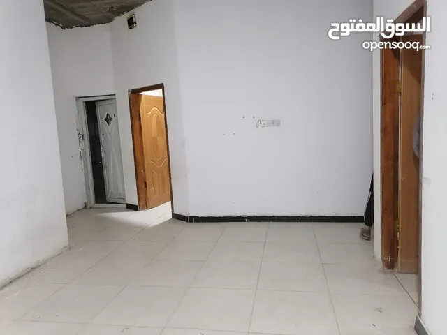 شقة سكنية طابق اول معزولة للايجار في حي المهندسين