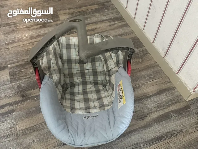 كوت بيبي وكرسي