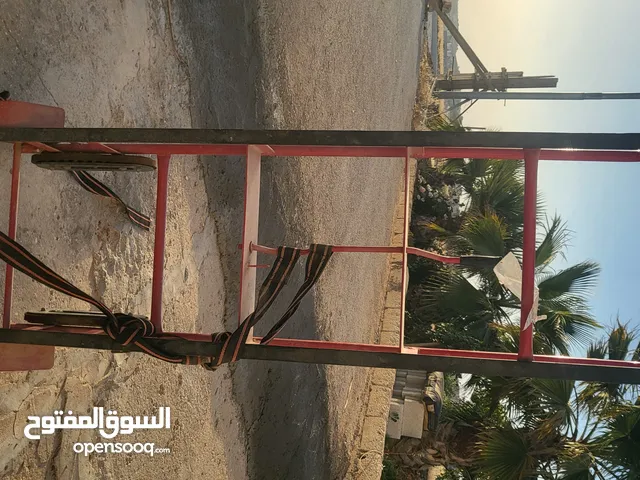 ادات نقل المواد الثقيله