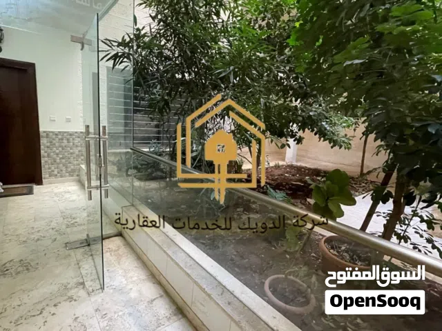 شقة مميزة - الكرسي - 4نوم - ترسات واسعة - موقع مميز