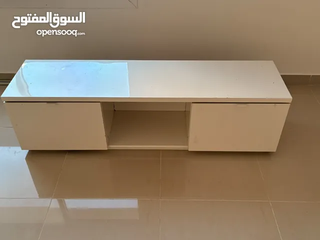 طاولة تلفزيون للبيع