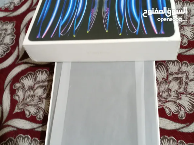 Apple iPad pro 4 128 GB in Ajman