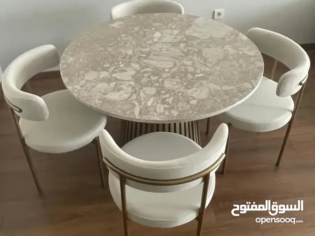 طاولة طعام للمساحة الصغيرة للبيع