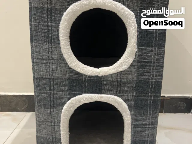 بيت للقطط الصغيرة والكبيرة، مستعمل نظيف جداً..
