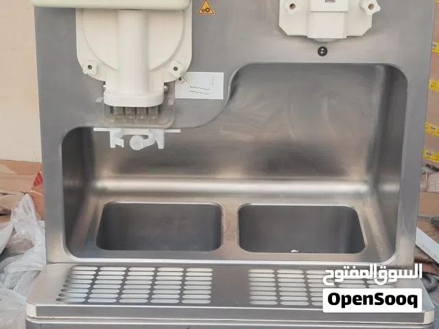 ماكنة صنع الميلك شيك والجيلاتو (آيس كريم سوفت) في آن واحد