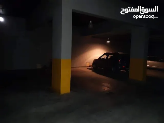شقتين للبيع بالدور الثاني مقابلين بعض.مساحة الشقه.195. متر.الموقع بعد حلويات الساحل