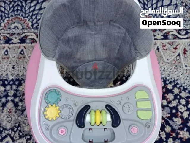 مشاية اطفال لحاله ممتازه ونوعيه جميلة جدا