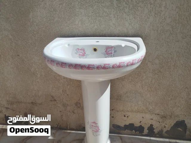 للبيع مغسله نظيفه ومرتبه