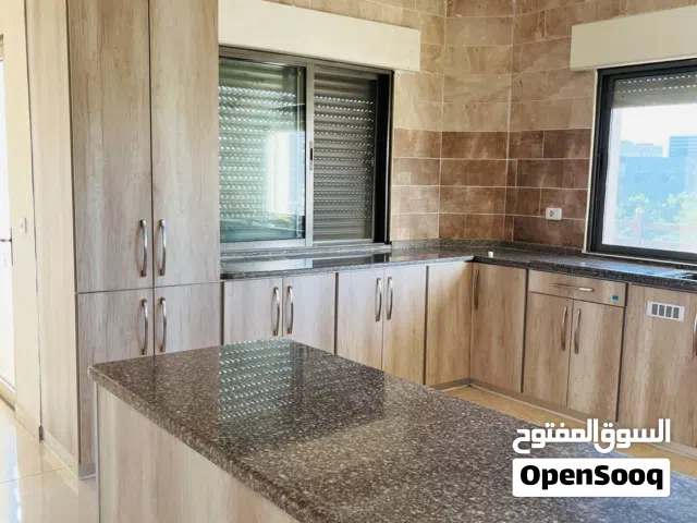 شقة كبيرة مفروشة للإيجار في مجمع عمان