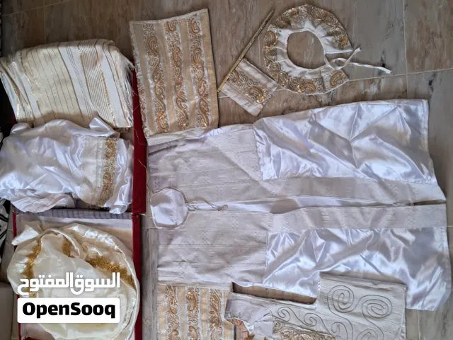 بدلة نسائية كبيرة
