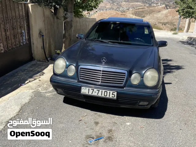 1996 مرسيدس بنز الفئة-E E 200