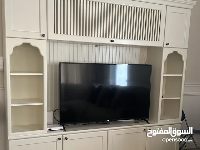 مكتبك تلفزيون / طاولة تلفزيون جديدة للبيع