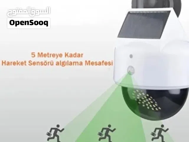 كشاف  إضاءة يعمل بالطاقة الشمسية مصمم على شكل كاميرا مراقبة ، باور بانك 10000 ملي امبير