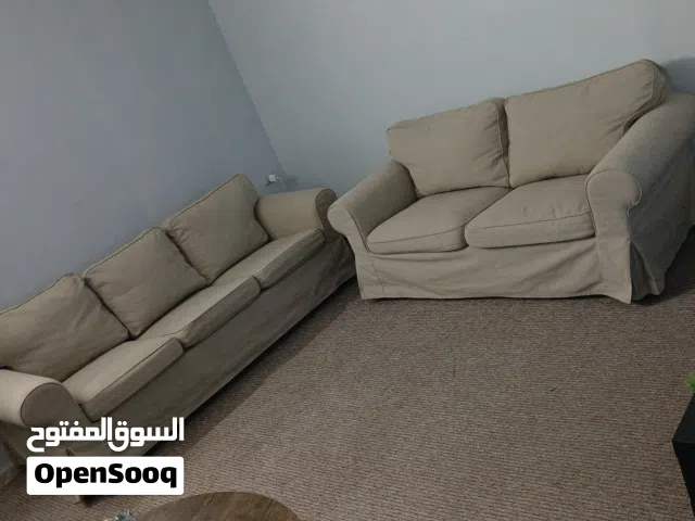 كنب  للبيع متين  بسعر  مغري  وخشب نظيف