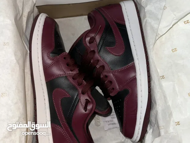 Jordan 1 low Dark Beetroot black