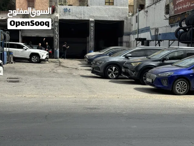 محطة غسيل سيارات وغيار زيت وبناشر للبيع في العبدلي