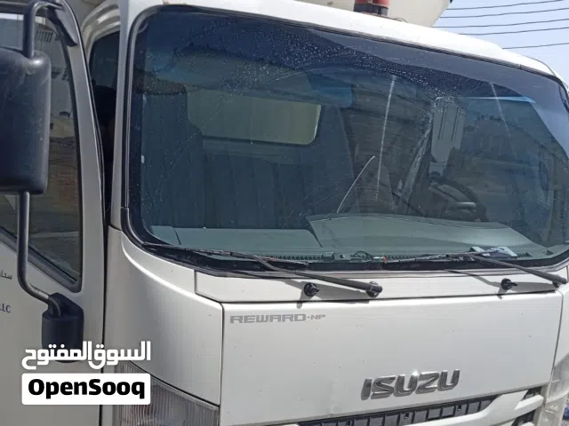2019 ايسوزو اخرى