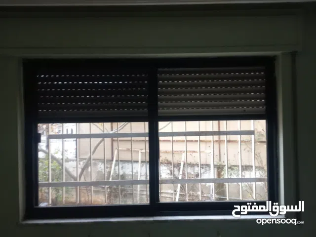 شبابيك المنيوم بحال الوكاله لون اسود زجاج عسلي عدد 10 ارتفاع 125عرض200