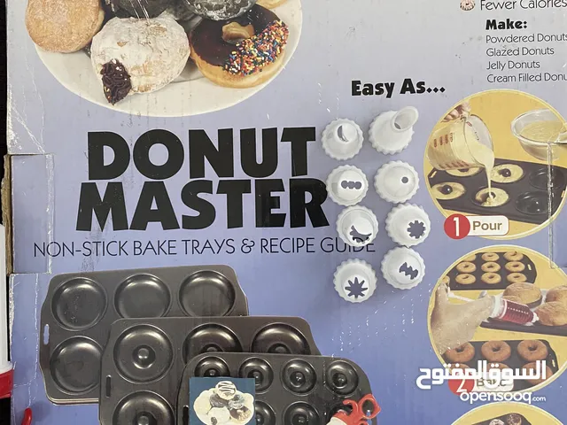 3 Non-stick bake donuts trays   3 صواني غير لاصقة لخبز الدونت مع قطع للحشو