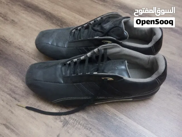حذاء رياضي نوع اديداس للفورميلا نضيف جدا كأنه جديد