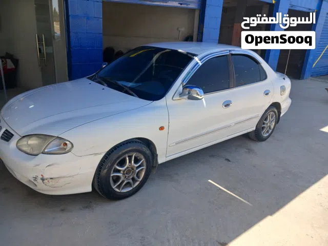 2000 هيونداي افانتي Standard