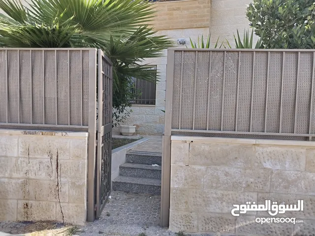 شقة شبه ارضية للبيع في البيادر طريق ابو السوس