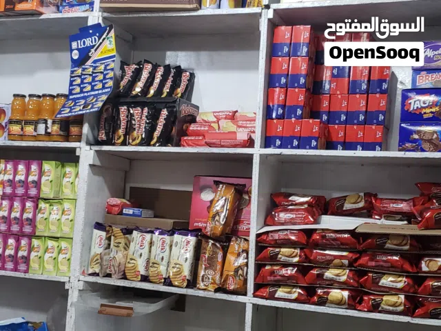 بقالة للبيع شارع رئيسي ركن على مدخل حارة