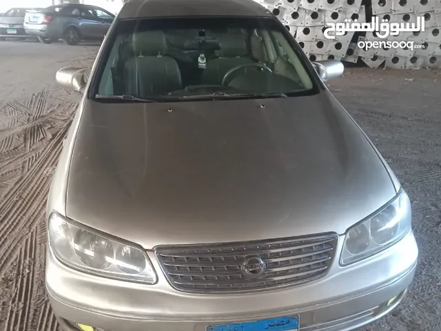 Nissan Sunny S in Giza