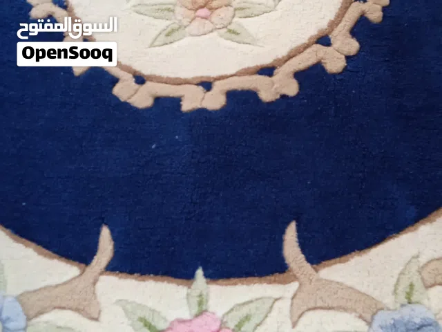 للبيع سجاد نظيف شبه جديد