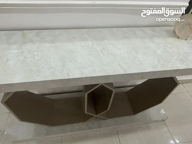طاولة استقبال رخام "تفصاال" الطول مترين والعرض 60 مدة الاستعمال سنه فقط