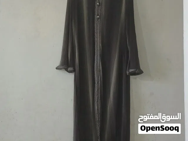 12عباي لون اسود و21 دشداش خليجي ملون