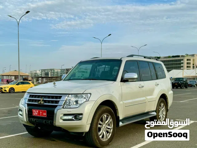 للإيجار ميتسوبيشي باجيرو  نظيفة ومكيفة قوية ومناسبة للبر والمدينة إيجار يومي أو شهري