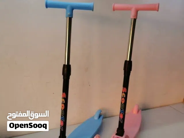 السلام عليكم  عندي اخر سكوترين لون ازرق ولون زهر  راح ابيعهم ب15 دينار  شامل التوصيل لجميع المحا