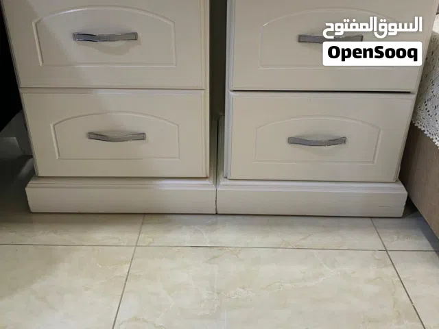 طاوله جانبيه