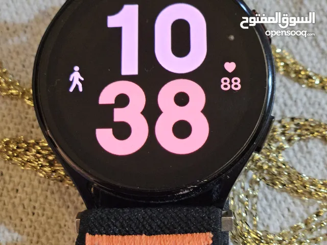 ساعة ذكيه من نوع سامسونج جالكسي ووتش 5 بحاله ممتازه مع الشاحنgalaxy watch 5