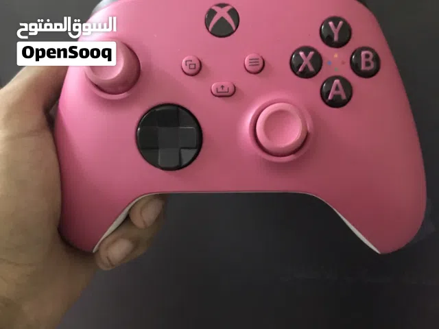 يد اكس بوكس سيريس اكس مستعمل قليل شبه جديد مع بطاريه شحن وانت تلعب
