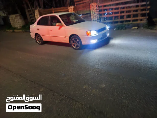 1999, هيونداي, فيرنا, Standard