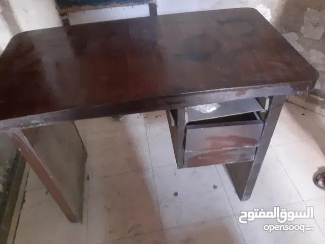 مكتب بني صغير