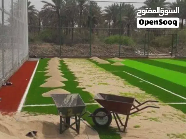 فني تركيب ملاعب خماسية وملاعب 11 وحدائق